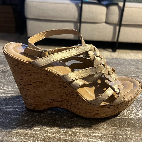 Born Crown brand, size 9 wedge sandal - Picture 6 of 12